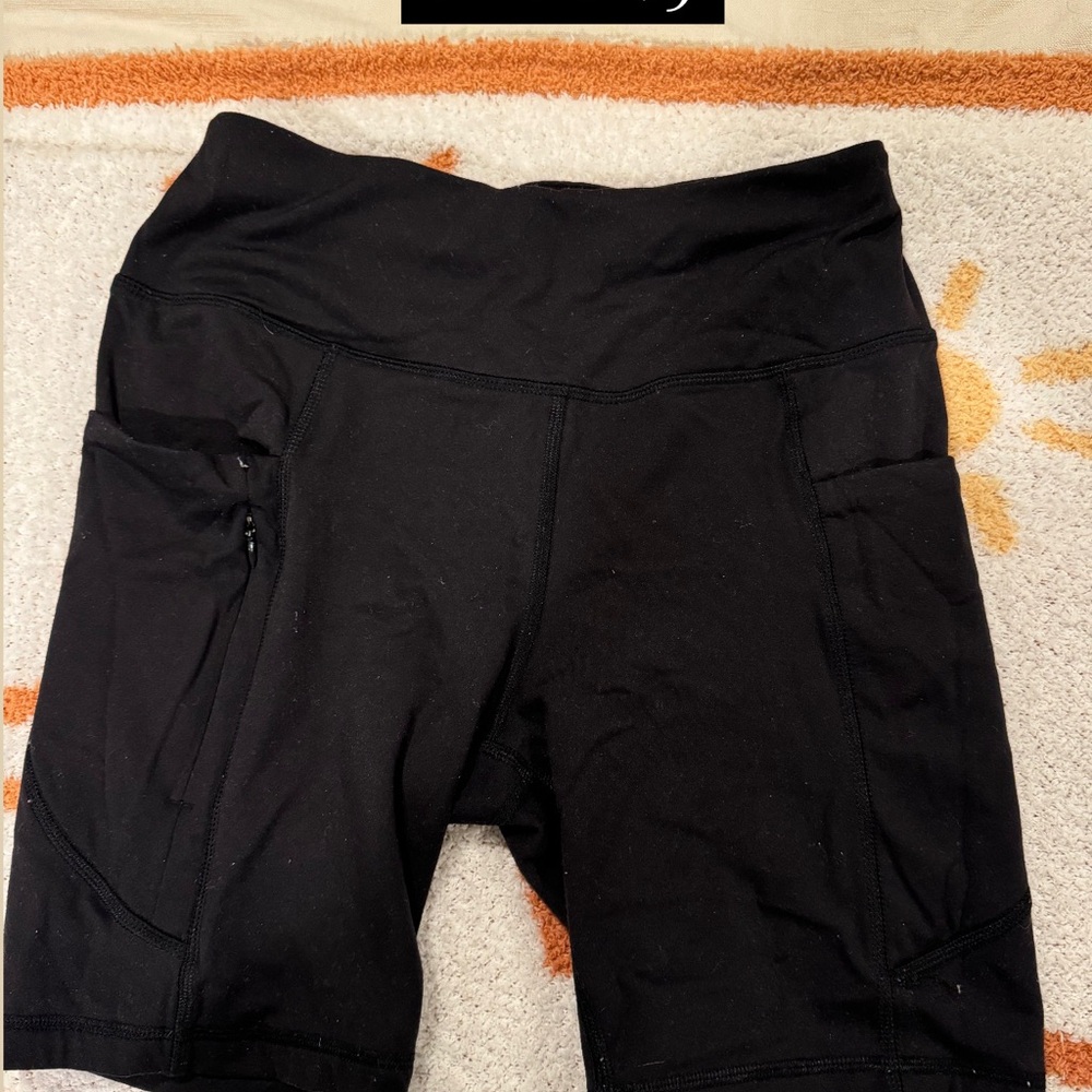 women’s biker shorts both size small